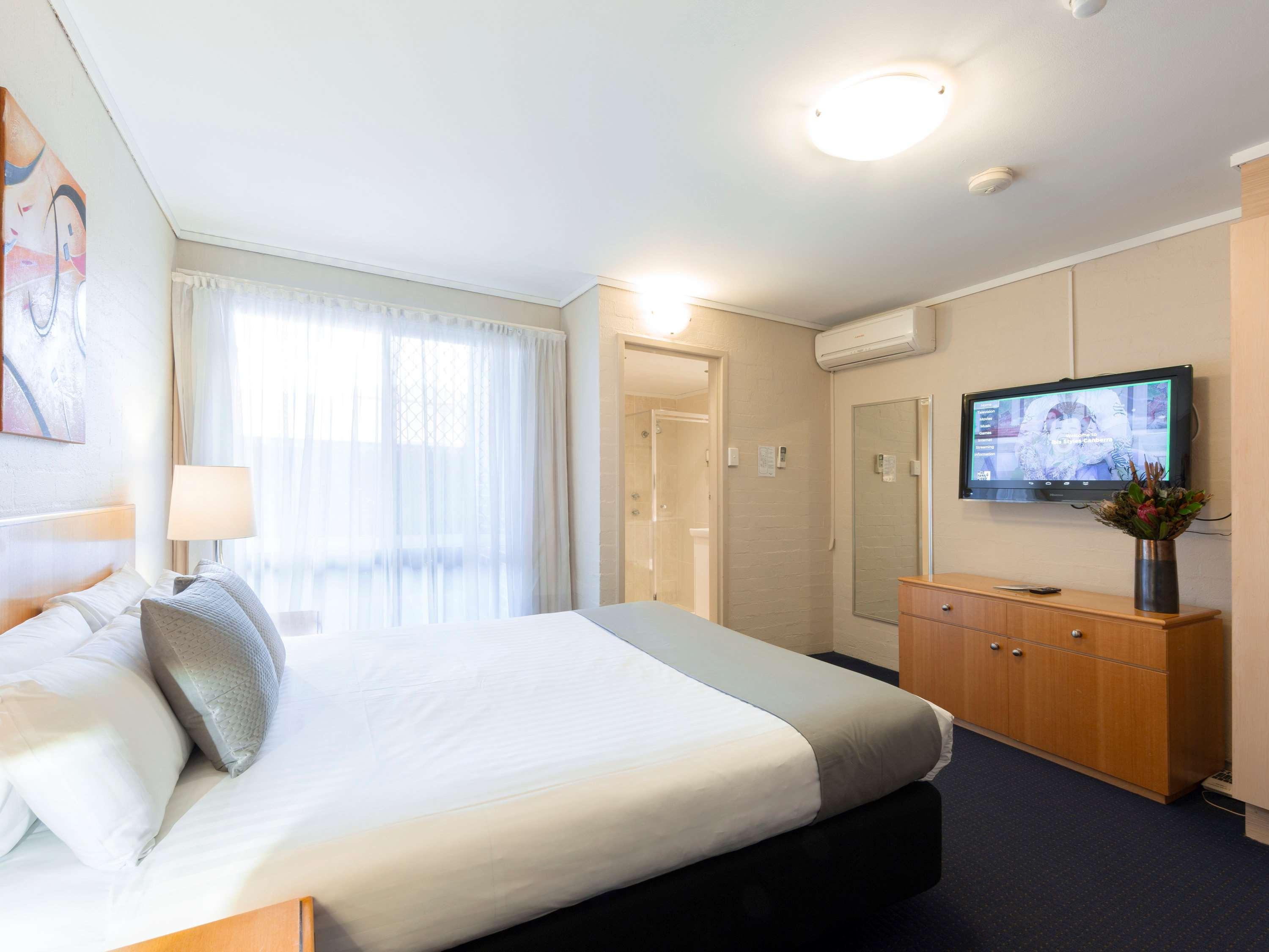 Ibis Styles Canberra Exterior photo