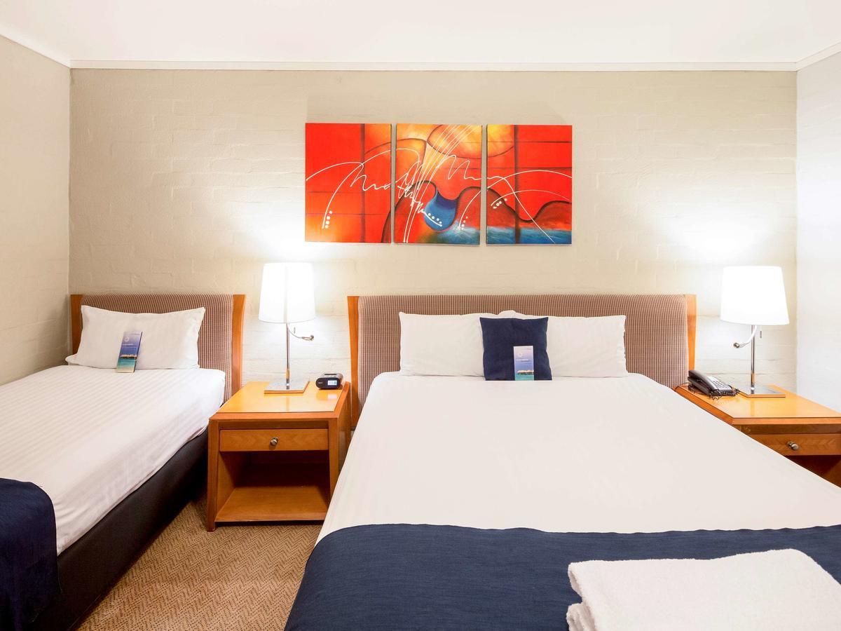 Ibis Styles Canberra Exterior photo