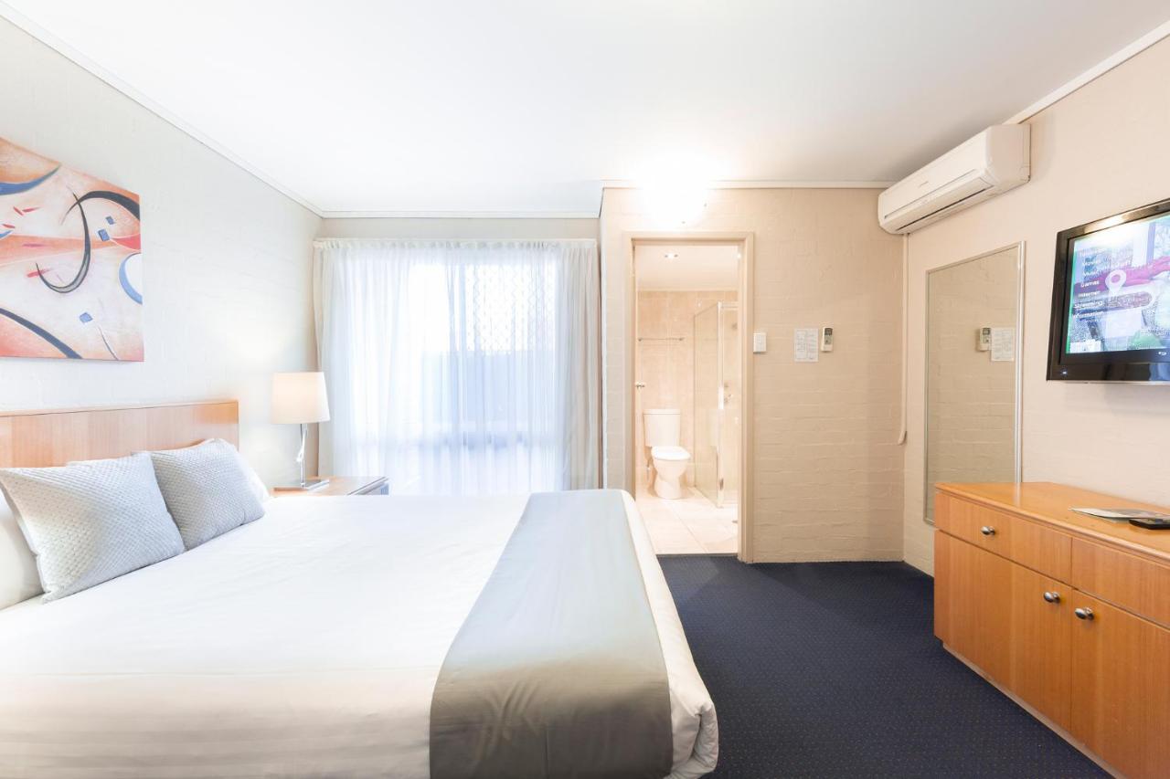 Ibis Styles Canberra Exterior photo